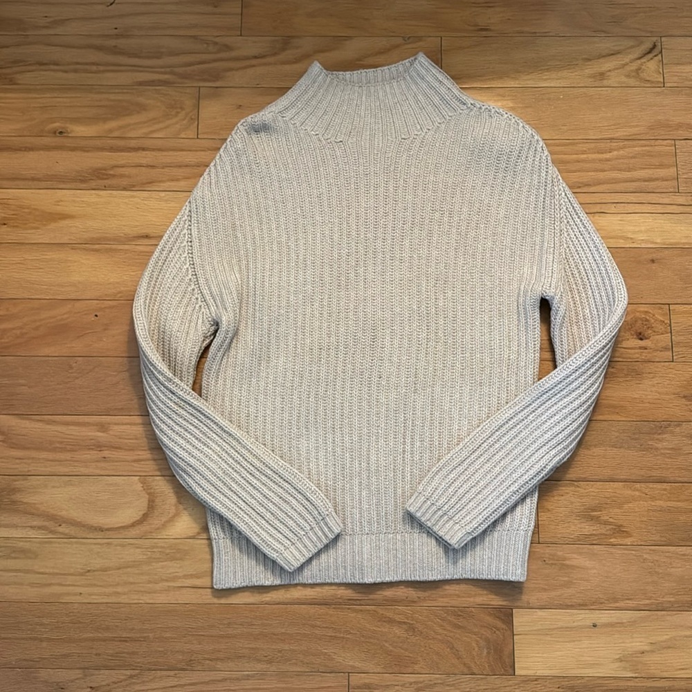 Gap | thick knit | cream oatmeal color | turtleneck sweater | size XS